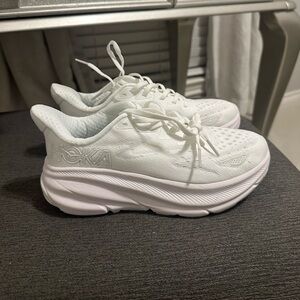 hoka white clifton 9